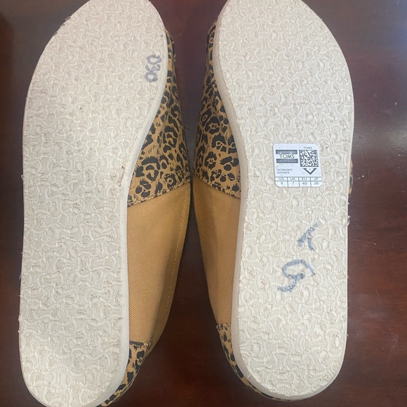 Toms Leopard Print Nat Geo Slip Ons - Picture 3 of 5